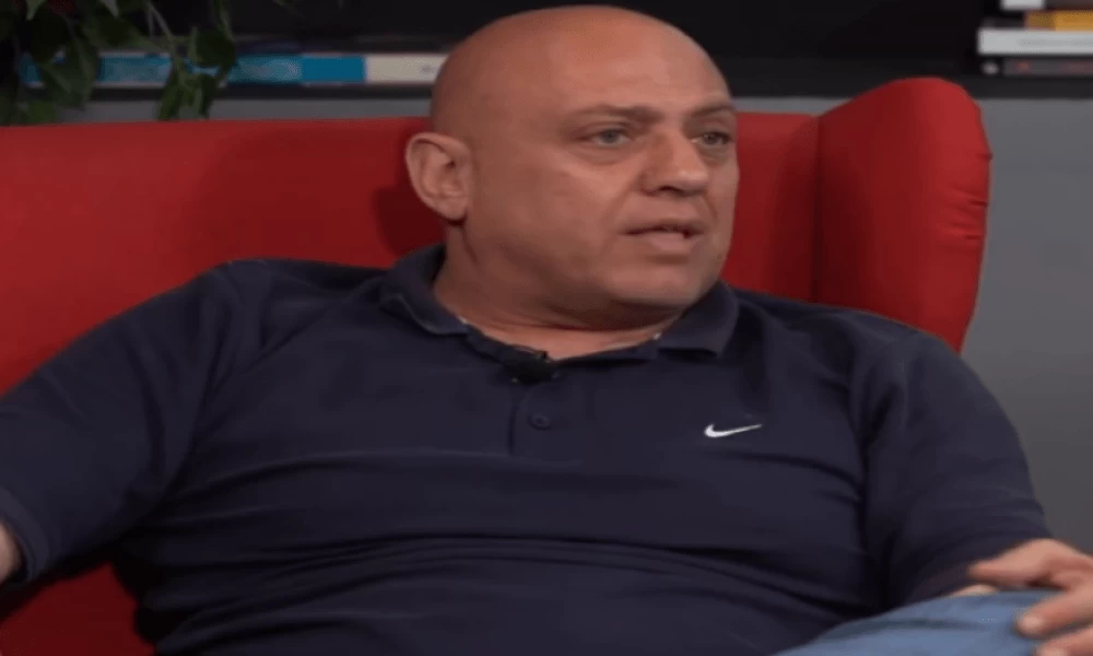Κώστας Ραπτόπουλος: Η αστυνομία εισέβαλε στη ζωντανή εκπομπή του (βίντεο)